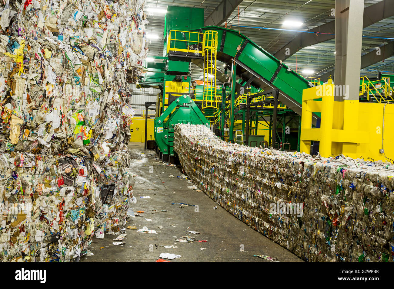 Southfield, Michigan - i materiali ReCommunity impianto di recupero, dove i materiali riciclabili sono ordinati e imballato. Foto Stock