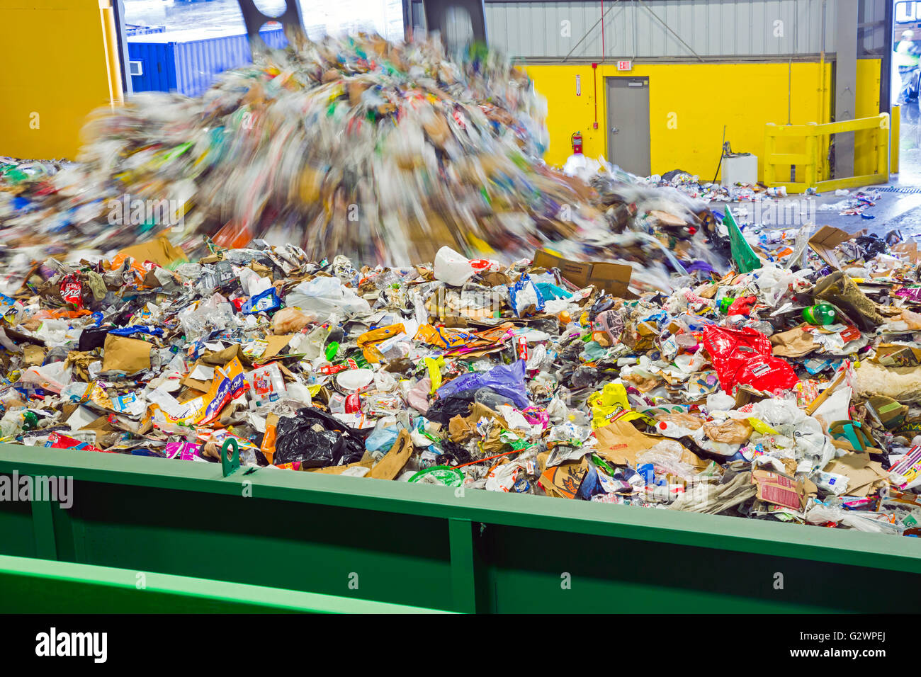 Southfield, Michigan - i materiali ReCommunity impianto di recupero, dove i materiali riciclabili sono ordinati e imballato. Foto Stock