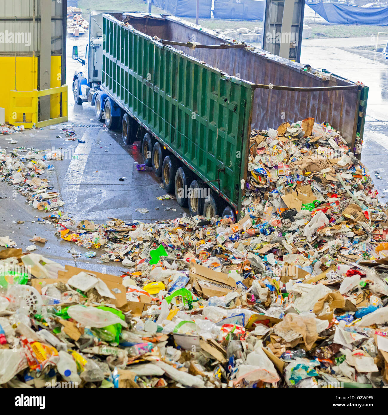 Southfield, Michigan - i materiali ReCommunity impianto di recupero, dove i materiali riciclabili sono ordinati e imballato. Foto Stock
