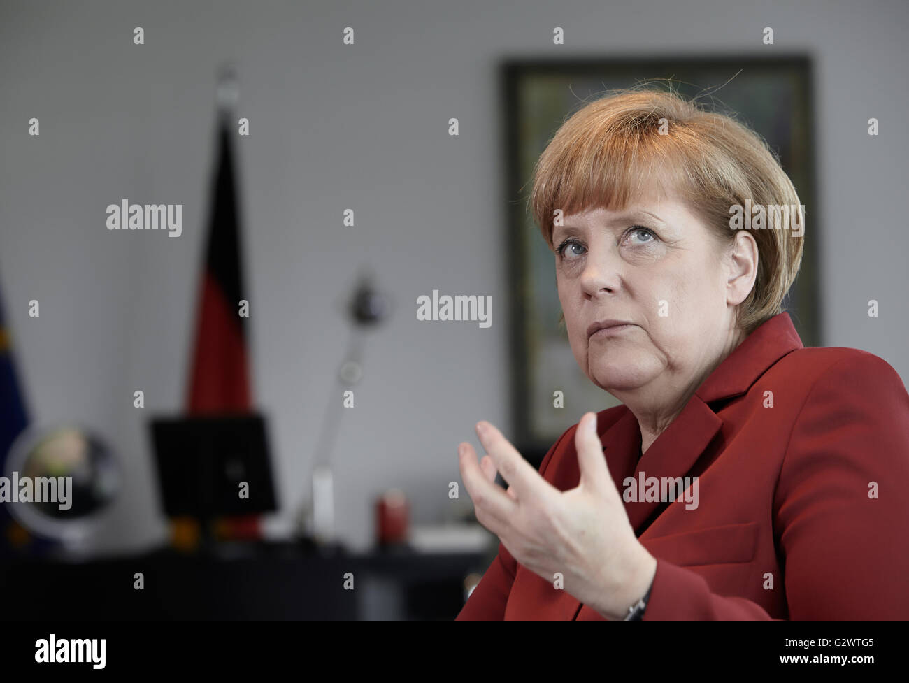 27.05.2013, Berlin, Berlin, Germania - Cancelliere Angela Merkel (CDU) gesti durante un colloquio presso la cancelleria federale a Berlino. 0PA130527D011CAROEX.JPG - non per la vendita in G E R M A N Y, A U S T R I A, S W I T Z e R L A N D [modello di rilascio: NO, la proprietà di rilascio: NO, (c) caro agenzia fotografica / Ponizak, http://www.caro-images.com, info@carofoto.pl - Qualsiasi uso di questa immagine è soggetto a royalty!] Foto Stock