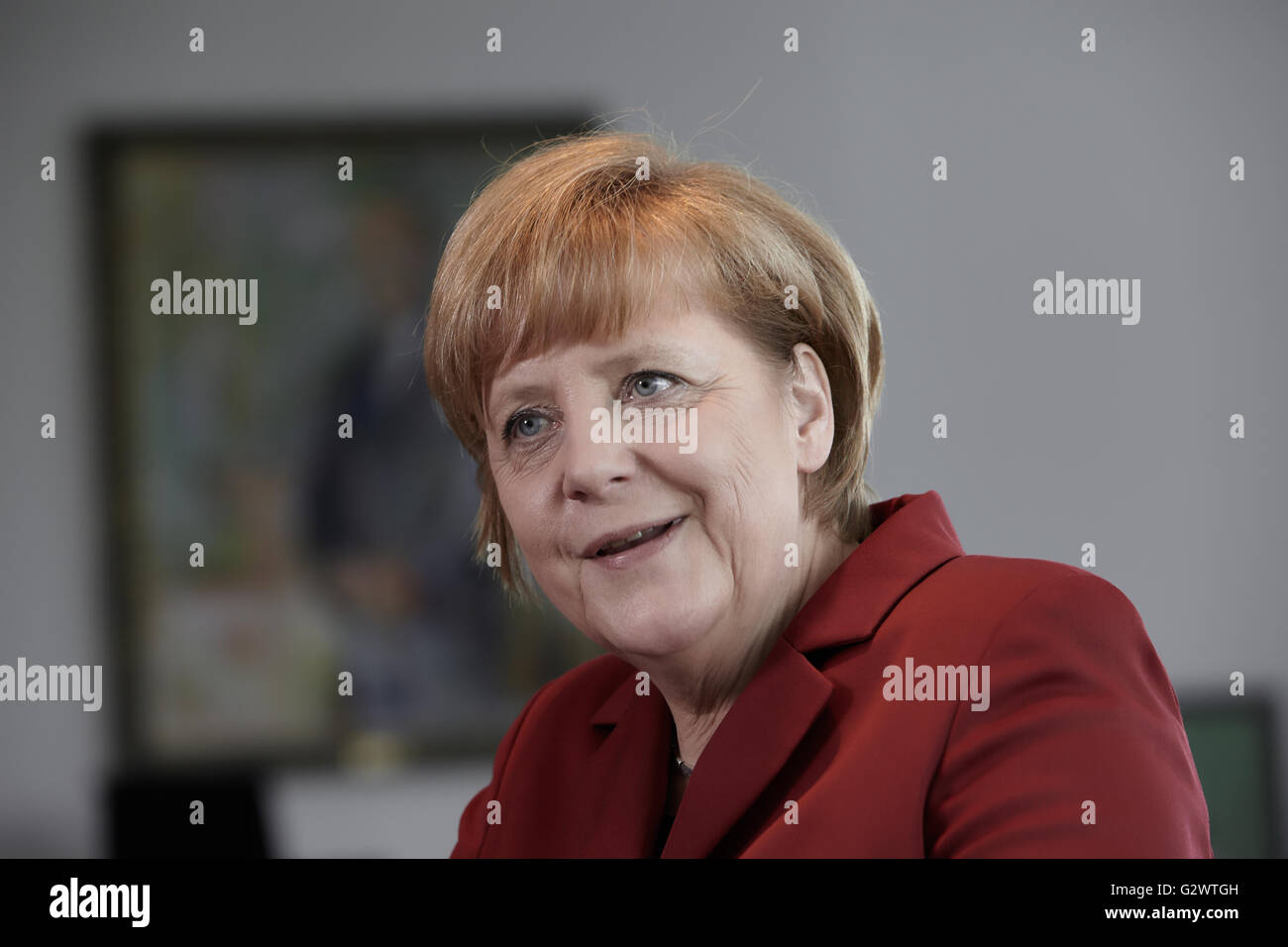 27.05.2013, Berlin, Berlin, Germania - Cancelliere Angela Merkel (CDU) gesti durante un colloquio presso la cancelleria federale a Berlino. 0PA130527D033CAROEX.JPG - non per la vendita in G E R M A N Y, A U S T R I A, S W I T Z e R L A N D [modello di rilascio: NO, la proprietà di rilascio: NO, (c) caro agenzia fotografica / Ponizak, http://www.caro-images.com, info@carofoto.pl - Qualsiasi uso di questa immagine è soggetto a royalty!] Foto Stock