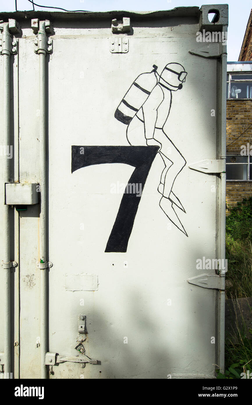 Numero di Graffiti 7 e sommozzatore Foto Stock