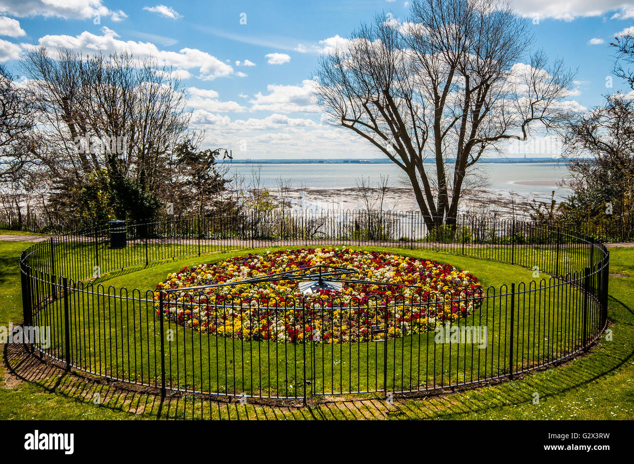 Giardino orologio su Clifton Terrace & Clifftown Parade sviluppi Vittoriano, la cima di una scogliera che si affaccia su posizione l'estuario del Tamigi Southend on Sea Essex Foto Stock