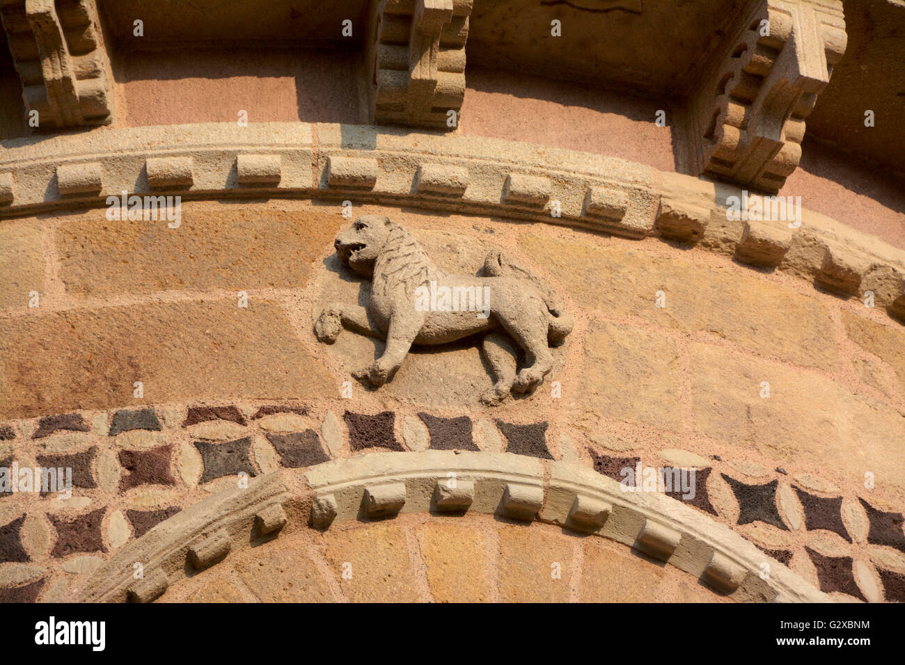 Segno zodiacale, la chiesa romana di Saint-Austremoine d'Issoire, Issoire, Auvergne, Francia Foto Stock
