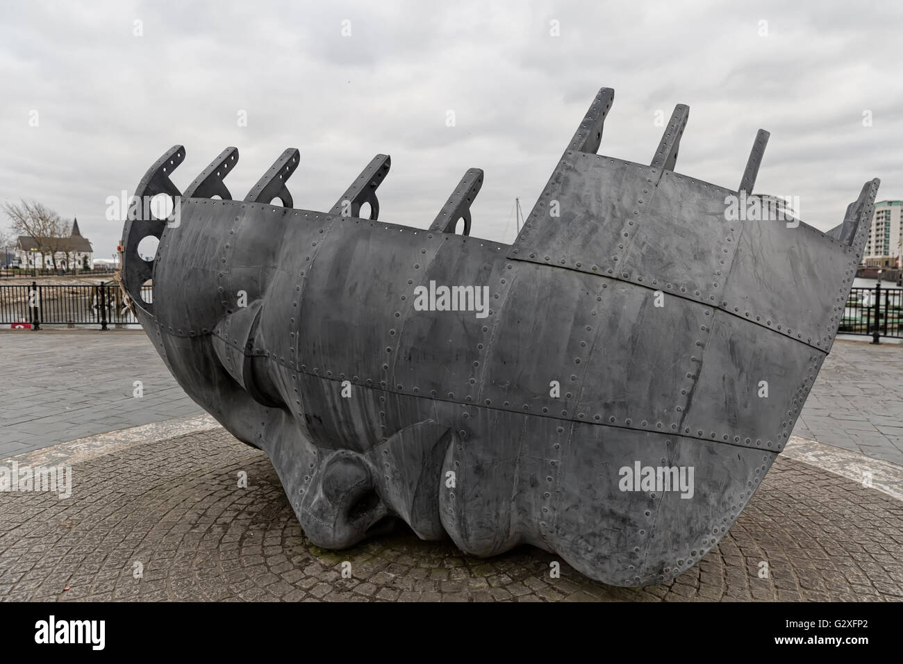 CARDIFF, GALLES/UK - marzo 2016 : marittimi mercantili' War Memorial nella Baia di Cardiff in Galles persone non identificate. Foto Stock