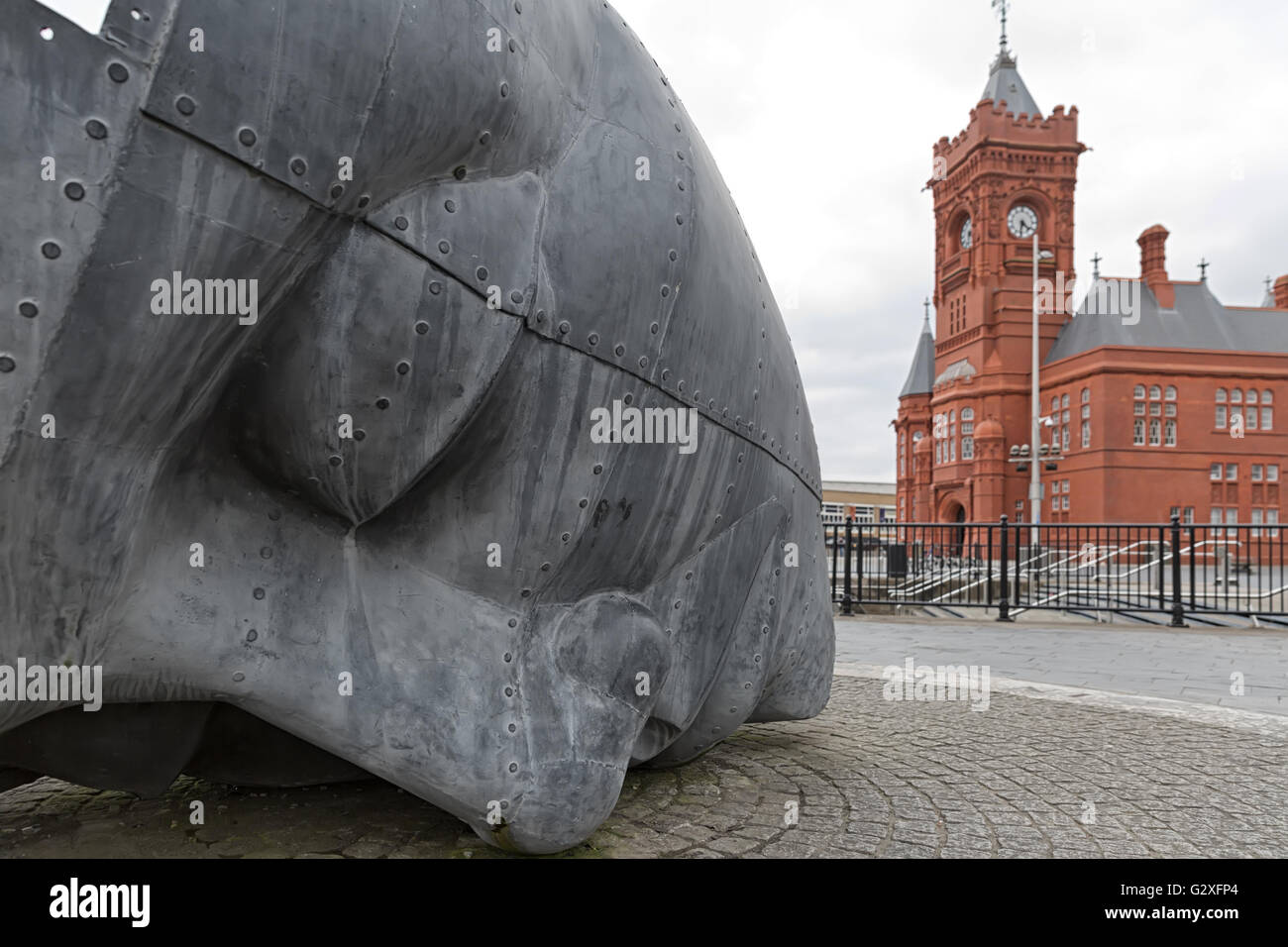 CARDIFF, GALLES/UK - marzo 2016 : marittimi mercantili' War Memorial nella Baia di Cardiff in Galles persone non identificate. Foto Stock