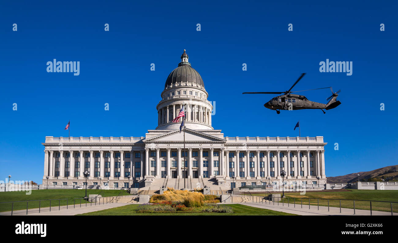 La Utah State Capitol Building con un elicottero Foto Stock