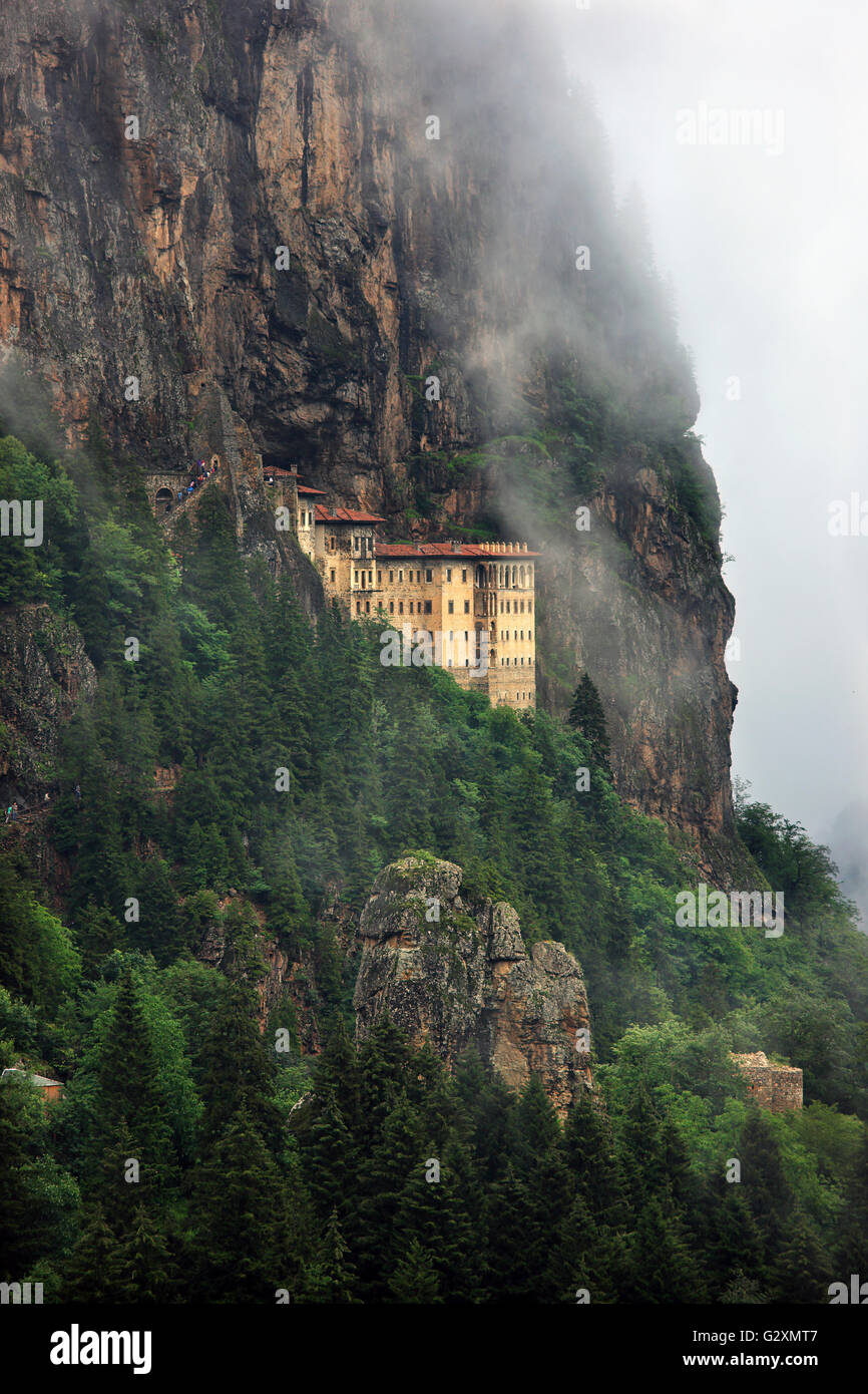 Sumela monastero di uno dei più suggestivi luoghi in tutta la regione del Mar Nero, nella valle di Altindere, provincia di Trabzon, Turchia. Foto Stock