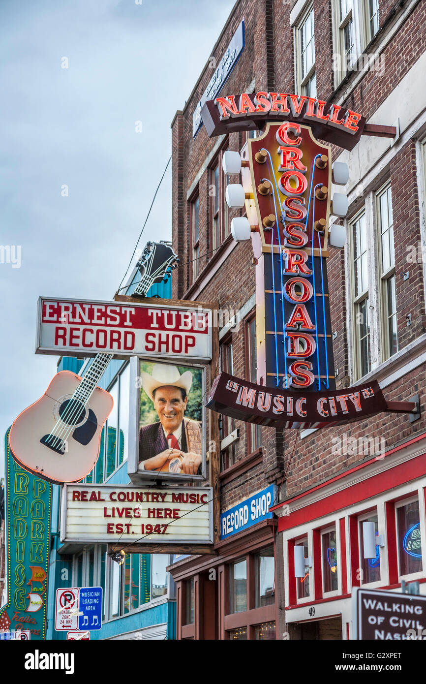 Ernest Tubb Record Shop e crocevia di Nashville live music venue nel quartiere sul Lower Broadway a Nashville, nel Tennessee Foto Stock