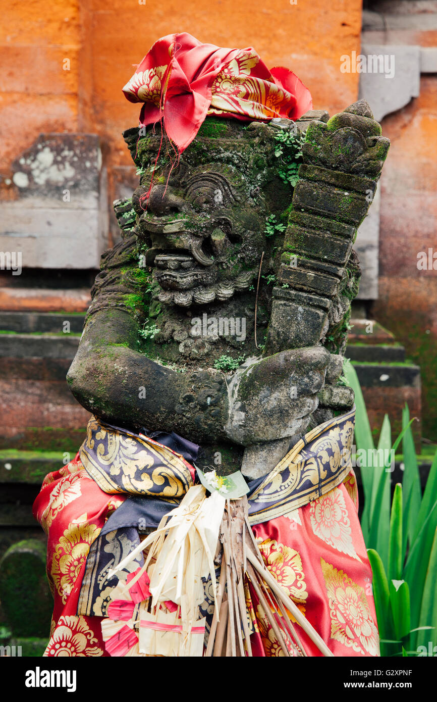 Santa statua balinese nel tempio, Ubud, Bali, Indonesia Foto Stock