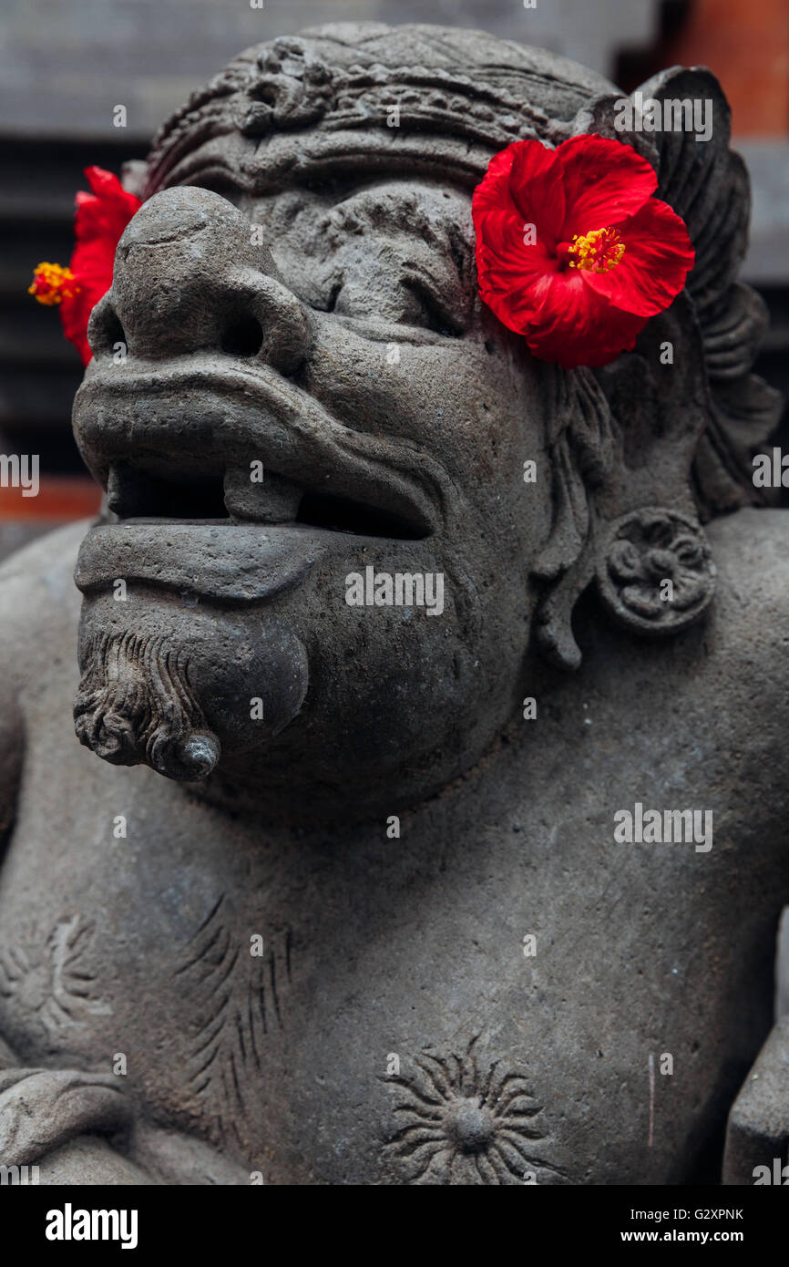 Santa statua balinese nel tempio, Ubud, Bali, Indonesia Foto Stock