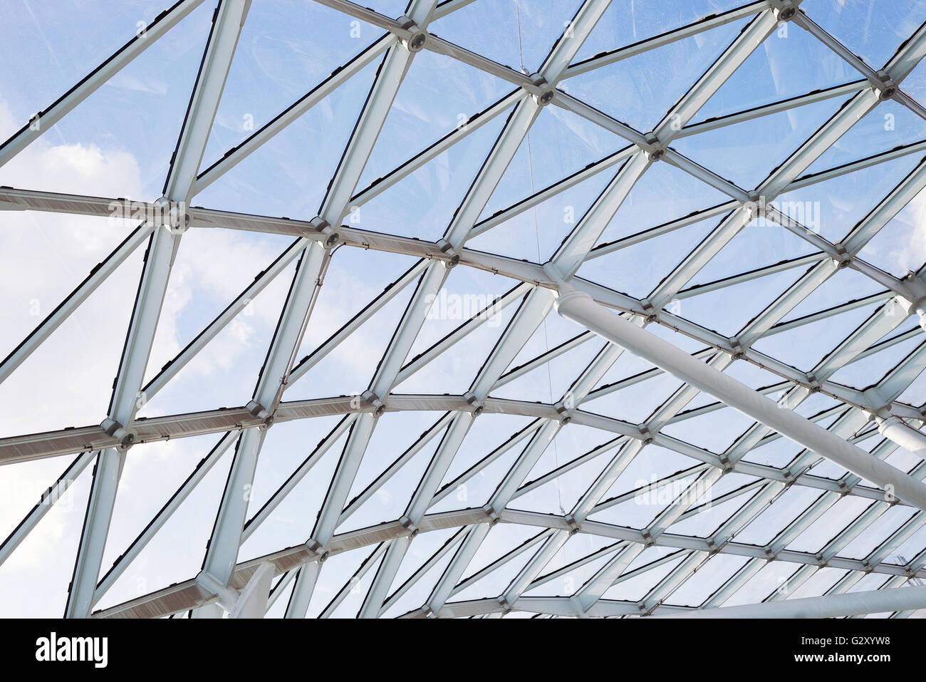 In acciaio del tetto di vetro parete di soffitto costruzione finestra trasparente con sistema di supporto Foto Stock