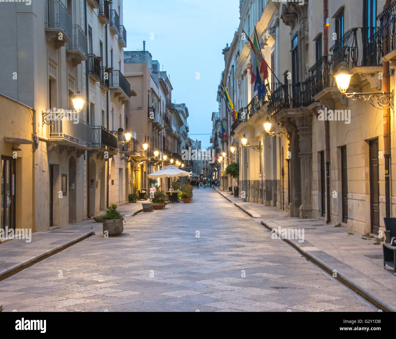 Collezione di foto di viaggio in Sicilia autentica con viste costiere, città, architettura, templi, cibo, vino, storia, natura e momenti quotidiani locali Foto Stock