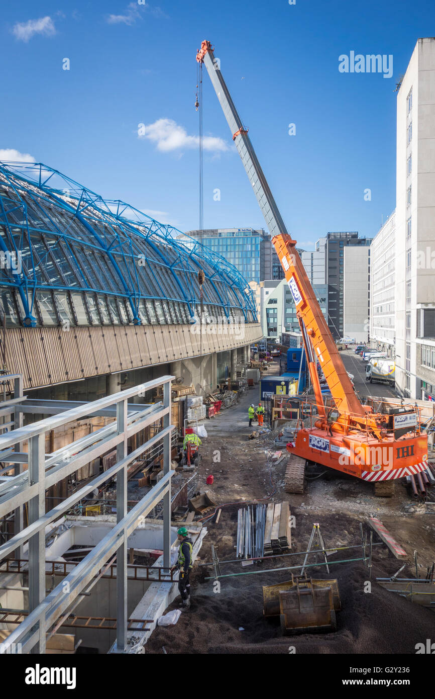 Lavori di costruzione della ex Eurostar International Terminal presso la stazione ferroviaria di Waterloo per convertire alla piattaforma standard, London, Regno Unito Foto Stock