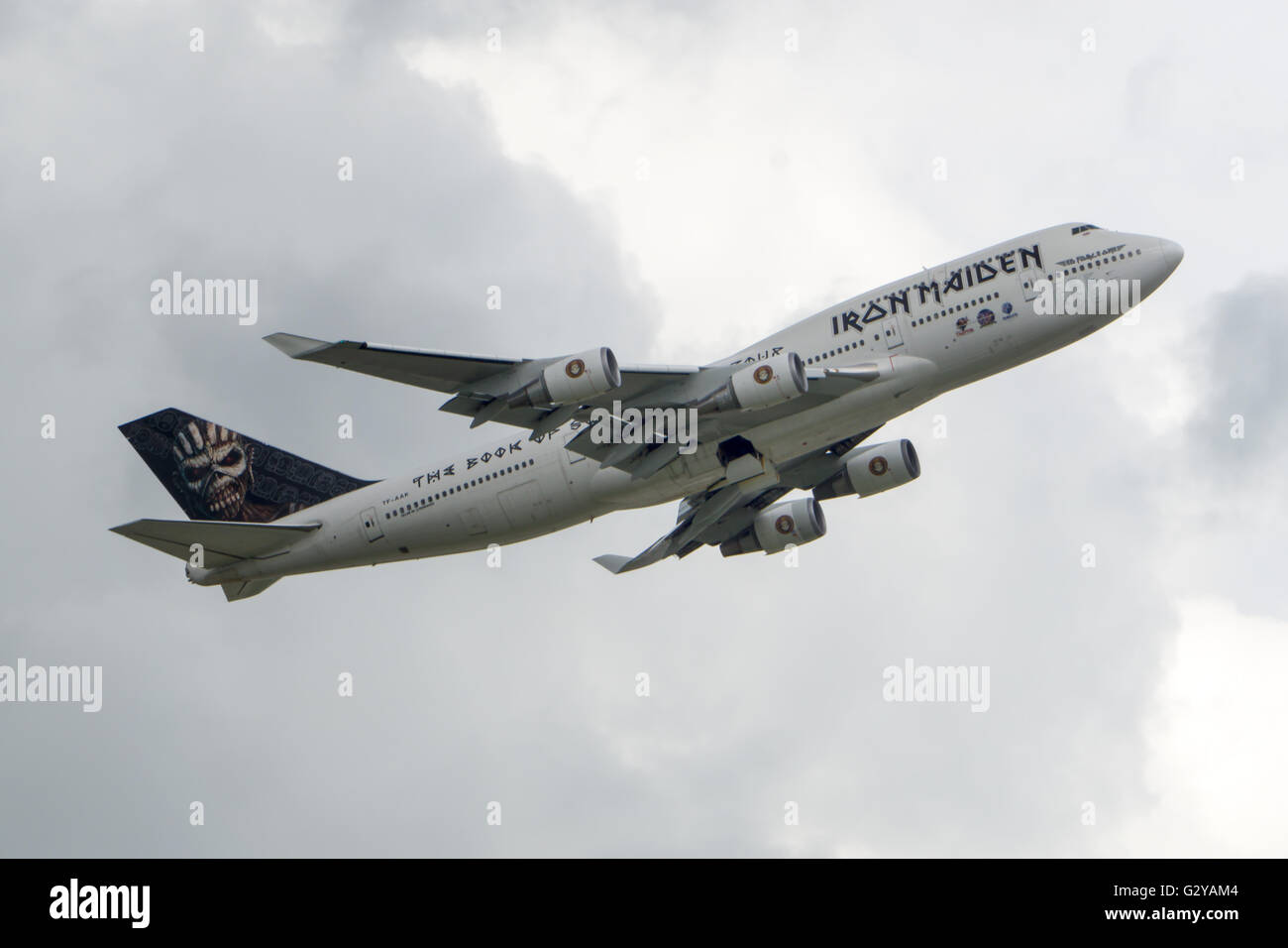 "Forza ed un' Iron Maiden Boeing B747-428 a Zurigo (Svizzera) il decollo di un breve volo per Vienna (Austria) Foto Stock