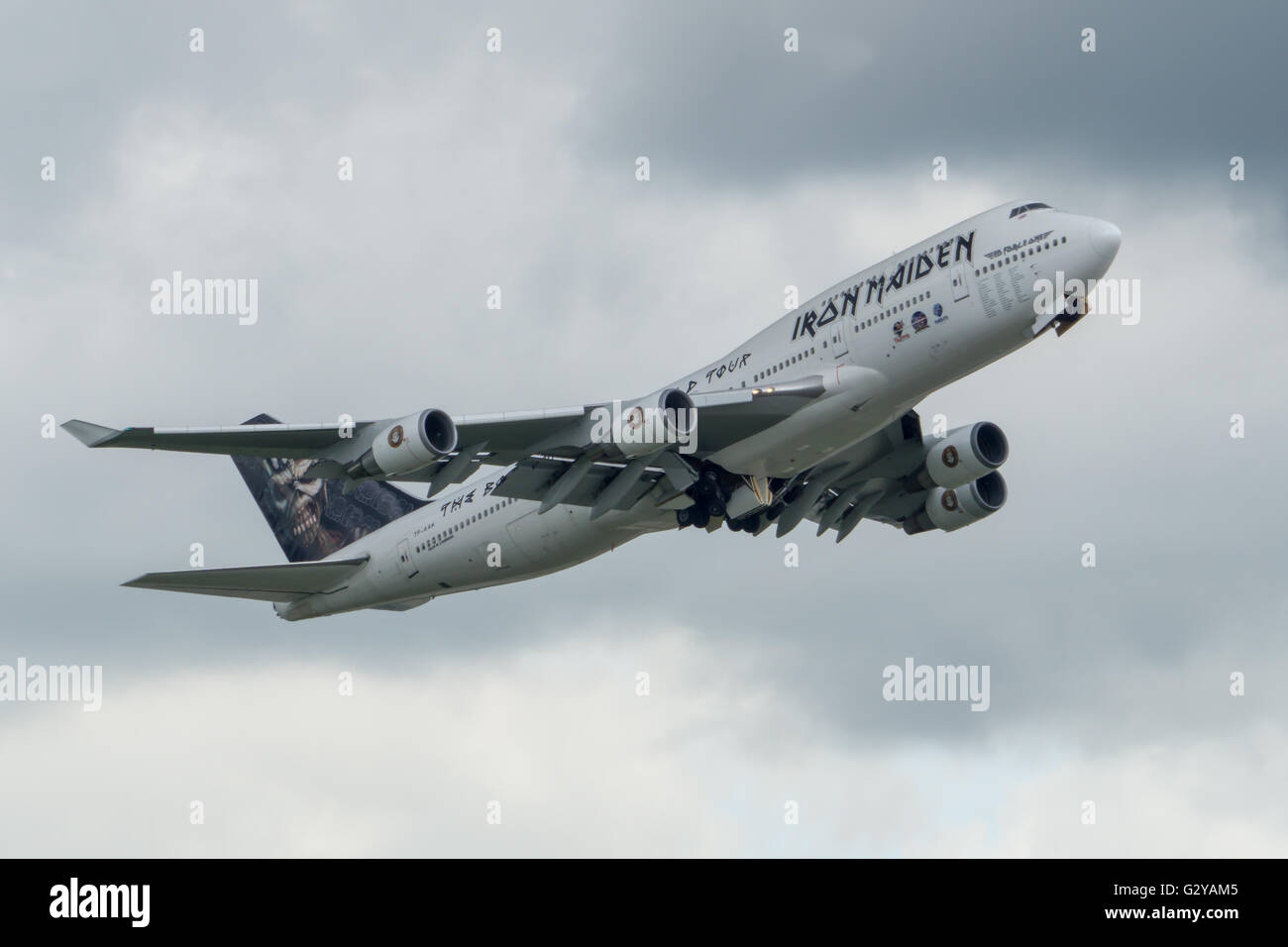 "Forza ed un' Iron Maiden Boeing B747-428 a Zurigo (Svizzera) il decollo di un breve volo per Vienna (Austria) Foto Stock