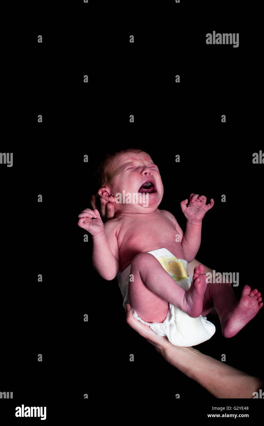 Gridando bambino nel pannolino Foto Stock