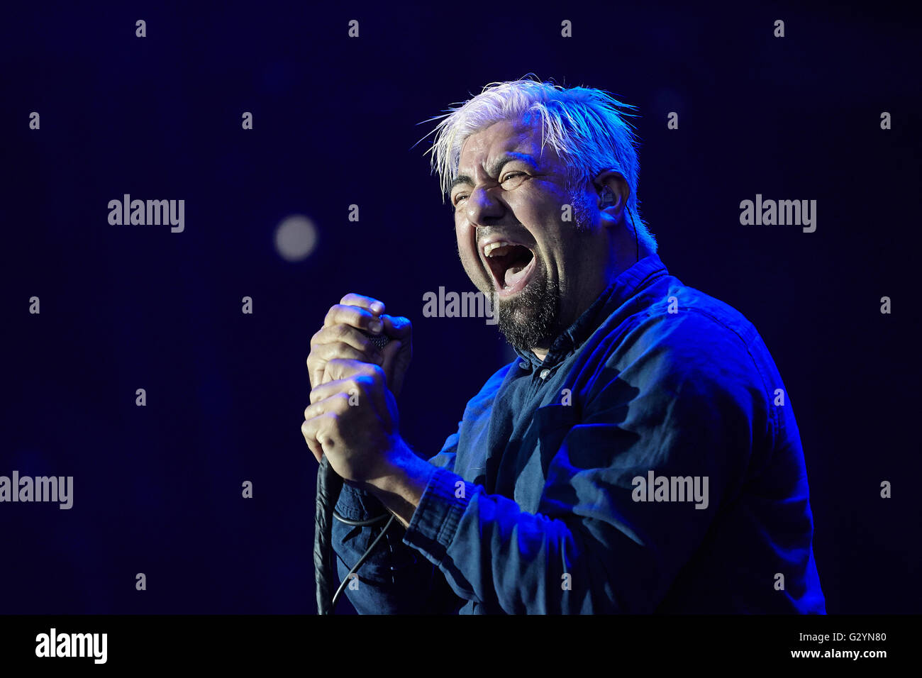 Mendig, Germania. 04 Giugno, 2016. Frontman Camillo "Chino' Wong Moreno di noi nu metal band Deftones esegue sul palco del 'Rock am Ring" (Rock in corrispondenza dell'anello) music festival di Mendig, Germania, 04 giugno 2016. Foto: THOMAS FREY/dpa/Alamy Live News Foto Stock