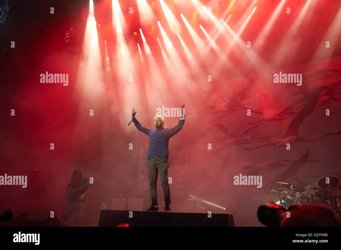 Mendig, Germania. 04 Giugno, 2016. Frontman Camillo "Chino' Wong Moreno di noi nu metal band Deftones esegue sul palco del 'Rock am Ring" (Rock in corrispondenza dell'anello) music festival di Mendig, Germania, 04 giugno 2016. Foto: THOMAS FREY/dpa/Alamy Live News Foto Stock