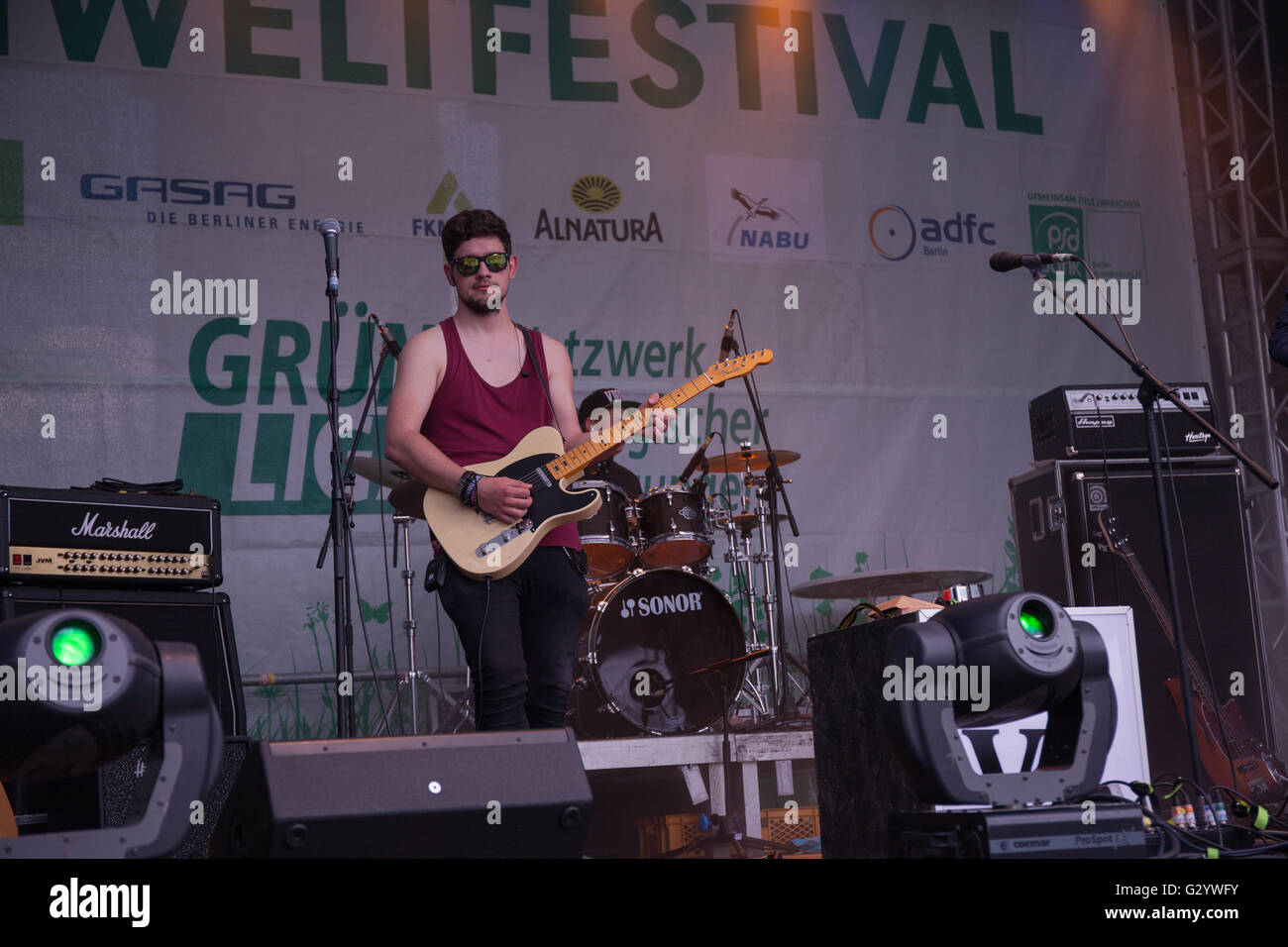 Sotto il motto "la protezione del clima possiamo tutti!' sono abou 200 espositori. Gruppi di musica da riprodurre in fase. Sotto il motto "la protezione del clima possiamo tutti!' sono abou 200 espositori. Gruppi di musica da riprodurre in fase. Sotto il motto "la protezione del clima possiamo tutti!' sono abou 200 espositori. Gruppi di musica da riprodurre in fase. Foto Stock