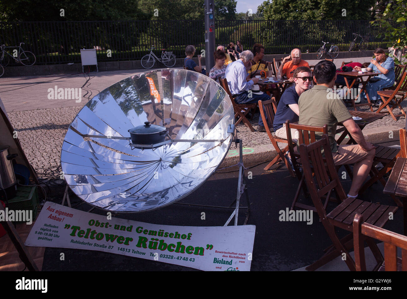 Sotto il motto "la protezione del clima possiamo tutti!' sono abou 200 espositori. Gruppi di musica da riprodurre in fase. Sotto il motto "la protezione del clima possiamo tutti!' sono abou 200 espositori. Gruppi di musica da riprodurre in fase. Sotto il motto "la protezione del clima possiamo tutti!' sono abou 200 espositori. Gruppi di musica da riprodurre in fase. Foto Stock