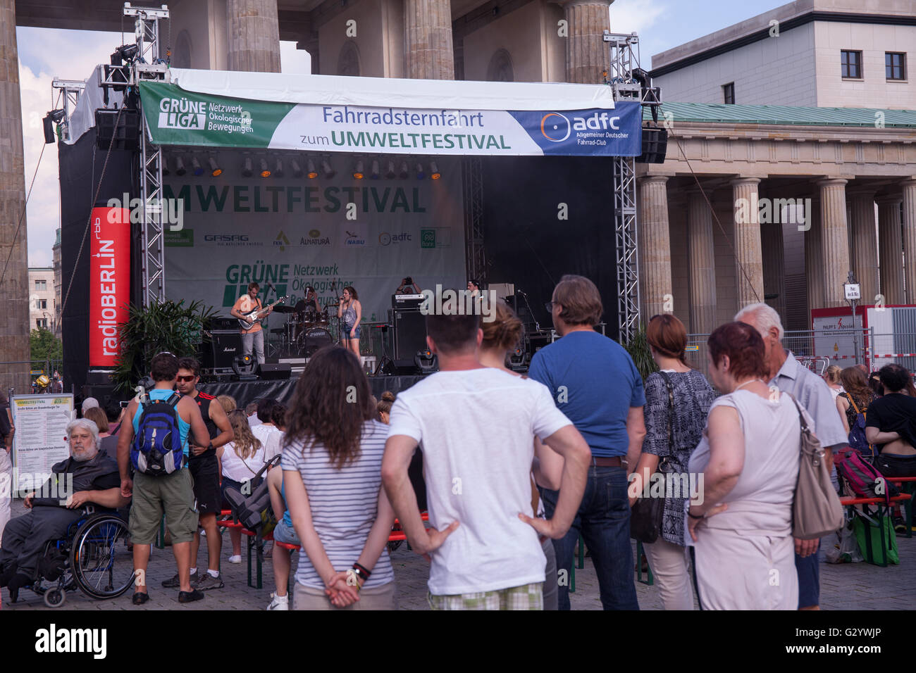 Sotto il motto "la protezione del clima possiamo tutti!' sono abou 200 espositori. Gruppi di musica da riprodurre in fase. Sotto il motto "la protezione del clima possiamo tutti!' sono abou 200 espositori. Gruppi di musica da riprodurre in fase. Sotto il motto "la protezione del clima possiamo tutti!' sono abou 200 espositori. Gruppi di musica da riprodurre in fase. Foto Stock