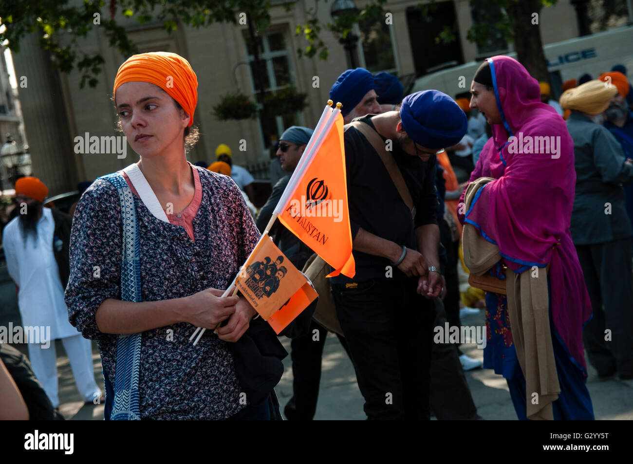 Migliaia di sikh da UK frequentare un rally in Trafalgar Square per ricordare il 1984 il genocidio e la chiamata per il diritto di autodeterminazione del Khalistan. Foto Stock