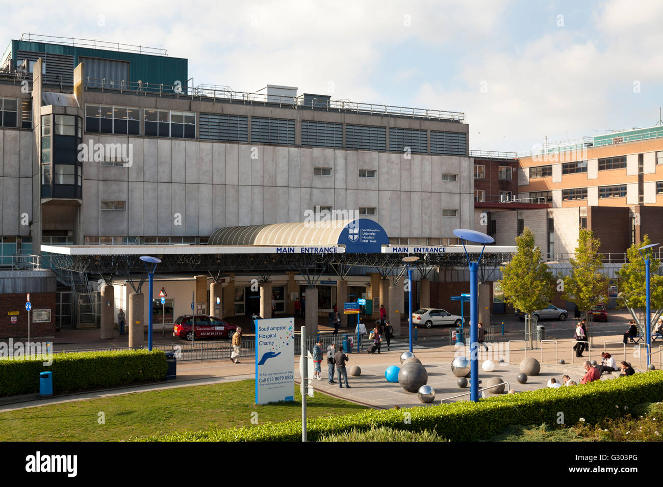 Ingresso principale a Southampton General Hospital University NHS Trust, Southampton, England, Regno Unito, Europa Foto Stock