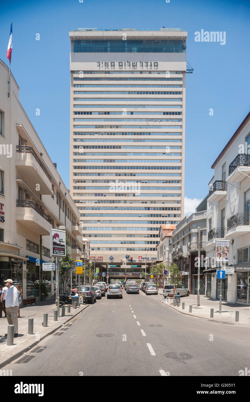Israele, Tel Aviv, Migdal shalom tower Foto stock - Alamy
