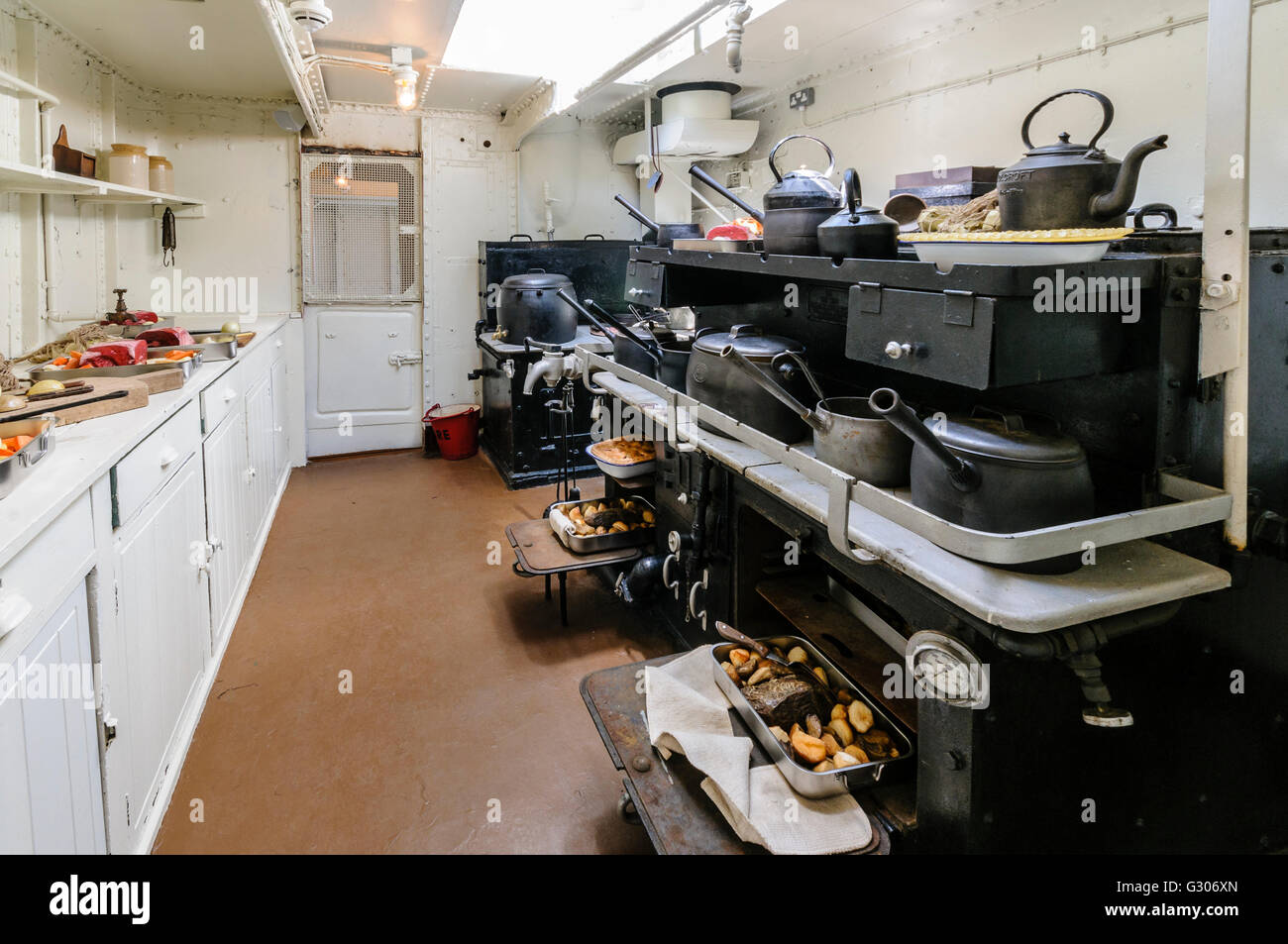 Forno in cucina di HMS Caroline, Belfast, l'ultimo superstite nave da battaglia dello Jutland. Foto Stock