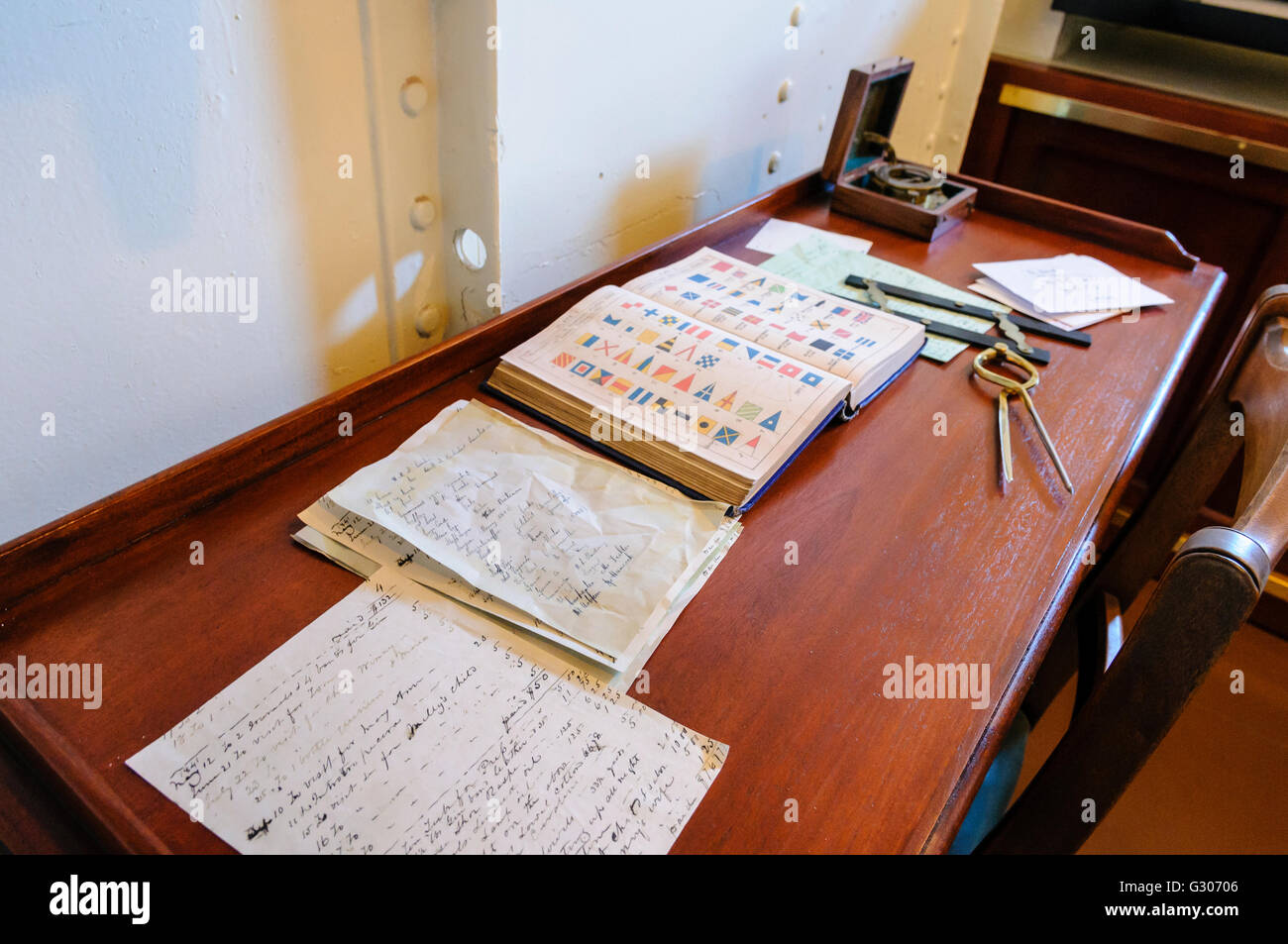 Escursioni sulla cabina della nave Navigator sul bordo della WW1 warship HMS Caroline Foto Stock