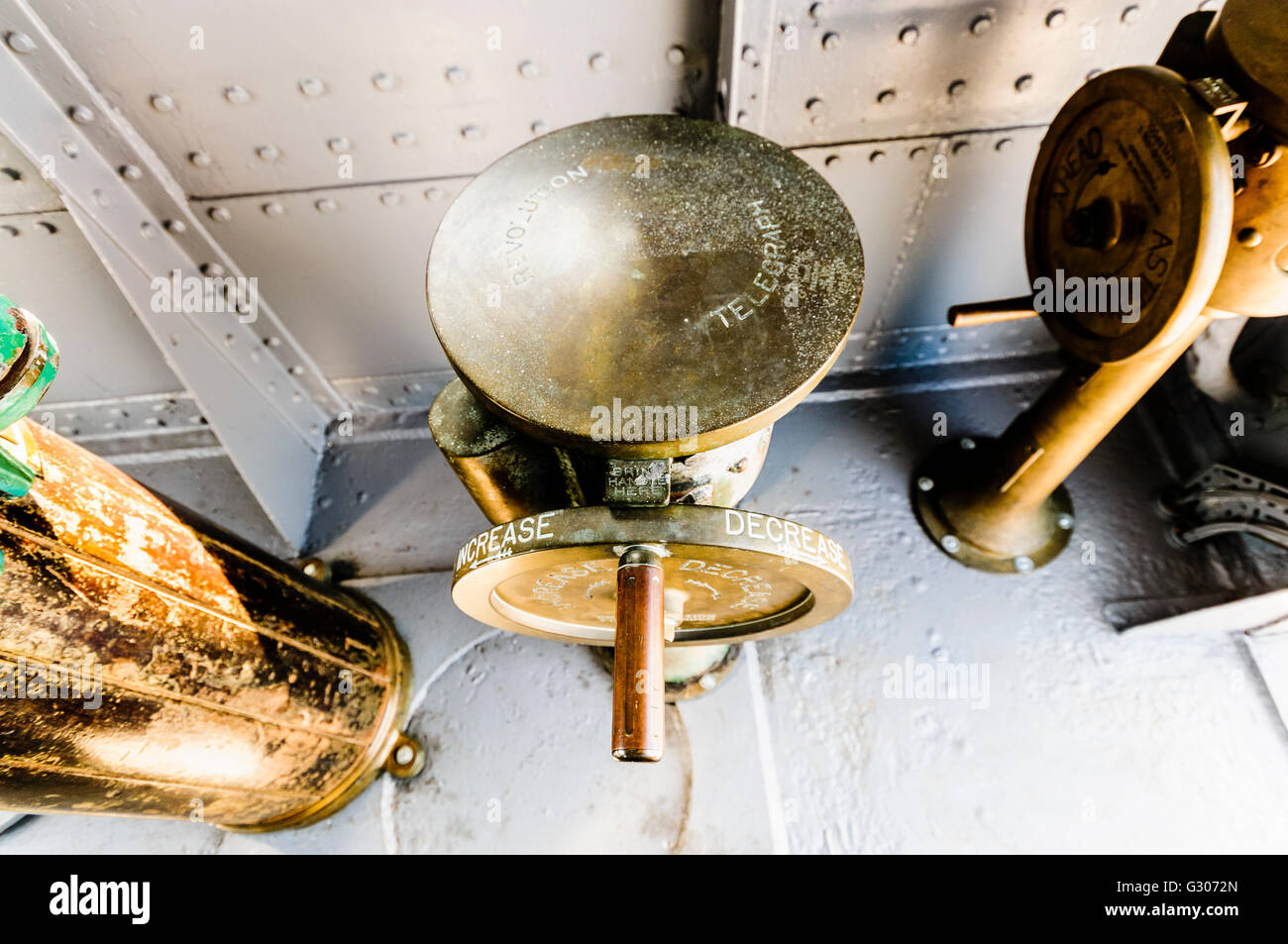 La velocità della turbina del telegrafo di regolazione sul ponte della HMS Caroline, Belfast, l'ultimo superstite nave da battaglia dello Jutland. Foto Stock