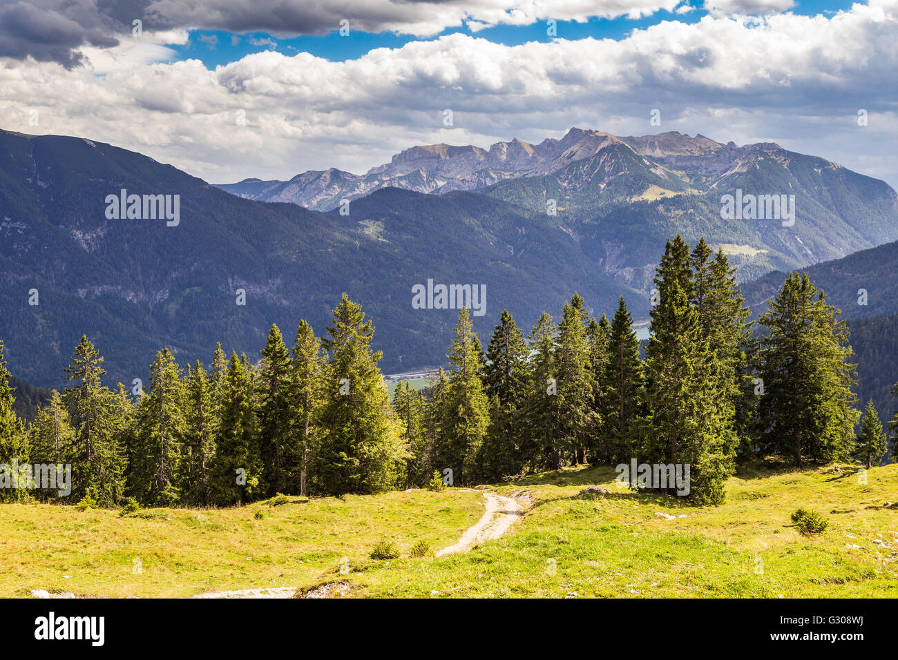 Le montagne intorno al lago Achensee Foto Stock