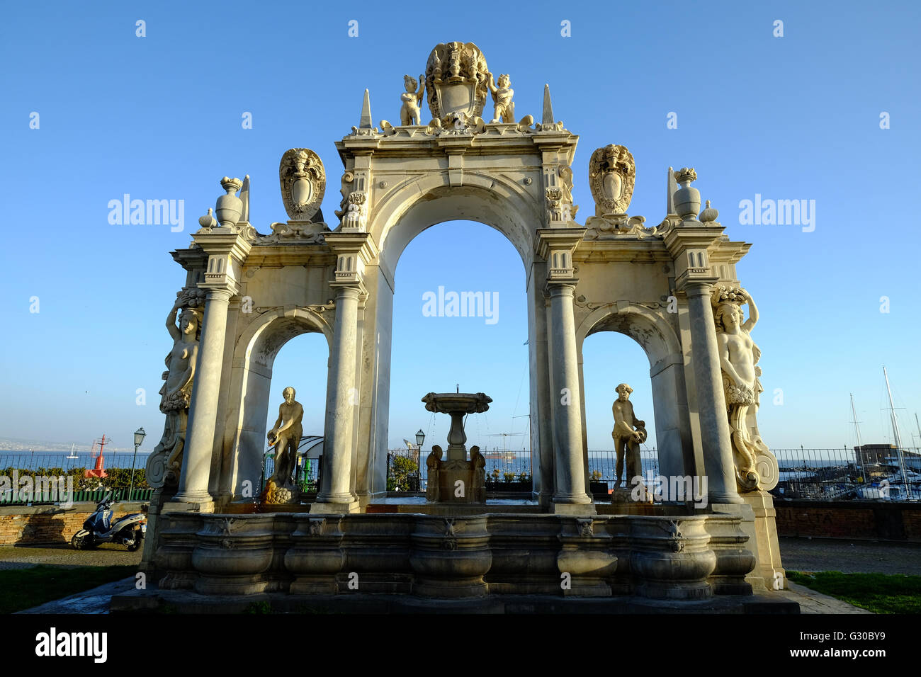 La Fontana del Gigante (Immacolatella) (Fontana del gigante), una fontana monumentale di Napoli, Campania, Italia, Europa Foto Stock