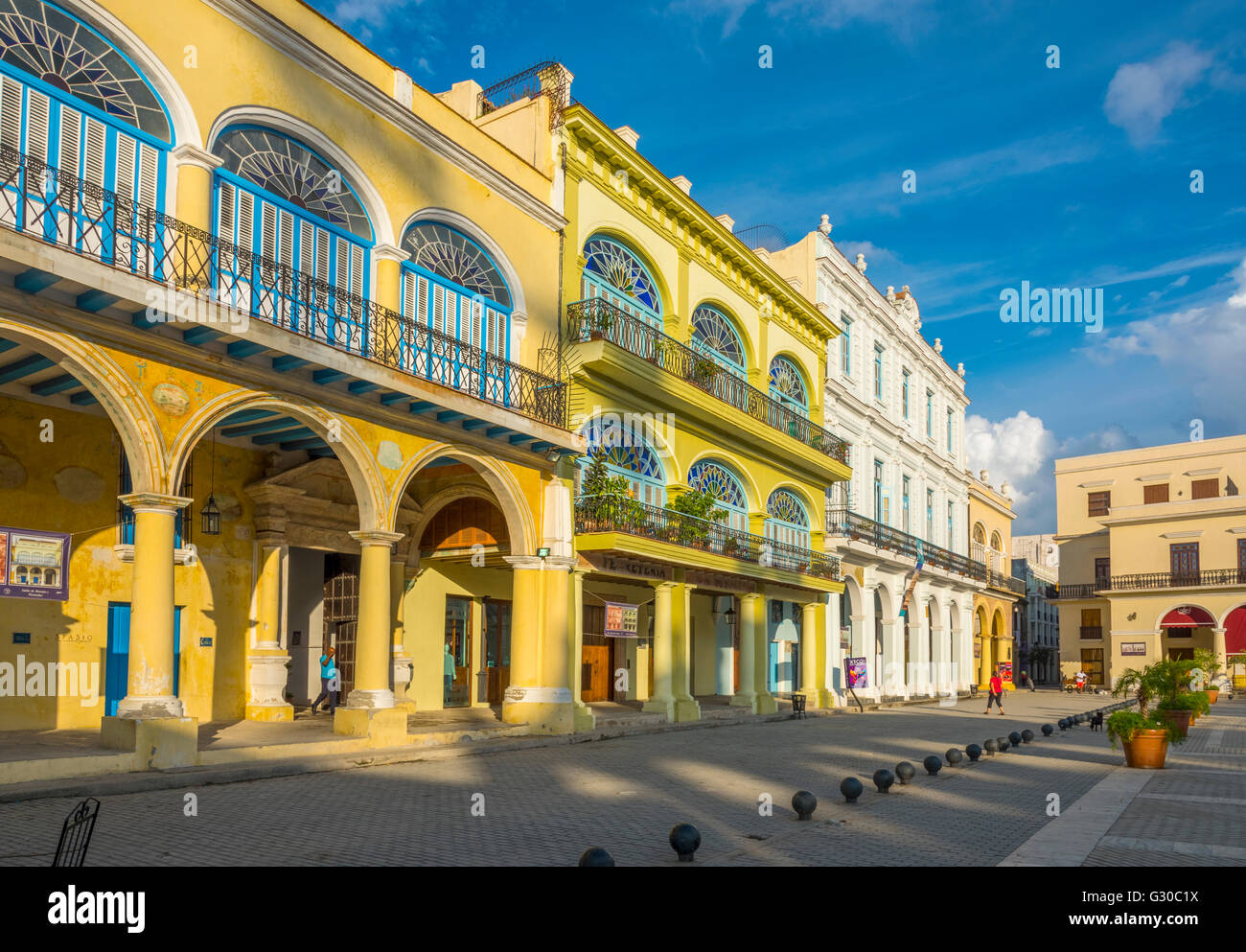Plaza Vieja, La Habana Vieja (l'Avana Vecchia), il Sito Patrimonio Mondiale dell'UNESCO, l'Avana, Cuba, West Indies, dei Caraibi e America centrale Foto Stock