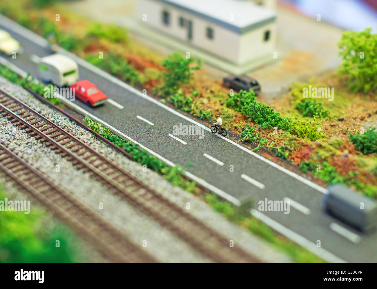 Città in miniatura. Carreggiata vicino alla ferrovia. Foto Stock