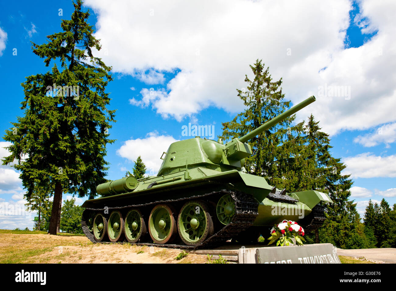 Un mezzo sovietica serbatoio T34 Foto Stock