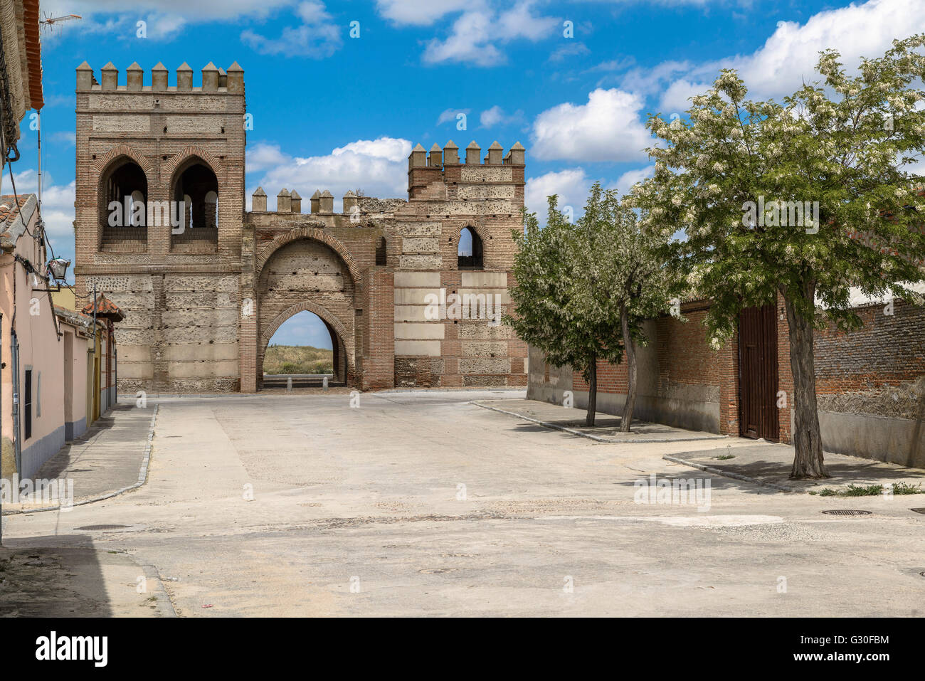 Walled precinct di interesse culturale della città di Madrigal de las Altas Torres, provincia di Avila, Castiglia e Leon, Spagna Foto Stock