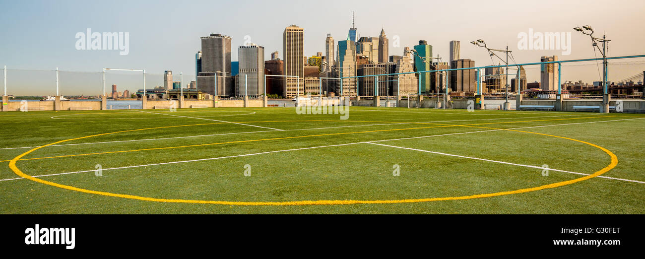 Vista unica di New York con un campo di calcio Foto Stock