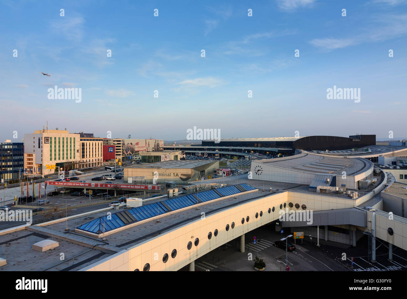 L'aeroporto internazionale di Vienna : costruzione terminale ed il piano di decollo, Austria, Niederösterreich, Austria inferiore Donau, Schwechat Foto Stock
