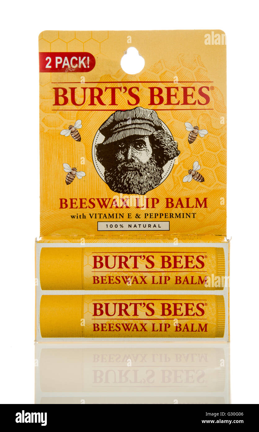 Winneconne, WI - 7 Marzo 2016: Pacchetto di Burt's Bees LIP BALM isolato su un background Foto Stock
