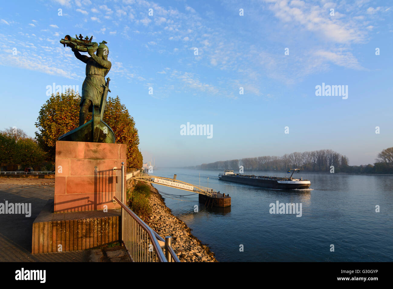 Il fiume Reno con Hagen Memorial, Germania Renania-Palatinato, Renania-Palatinato, , worm Foto Stock