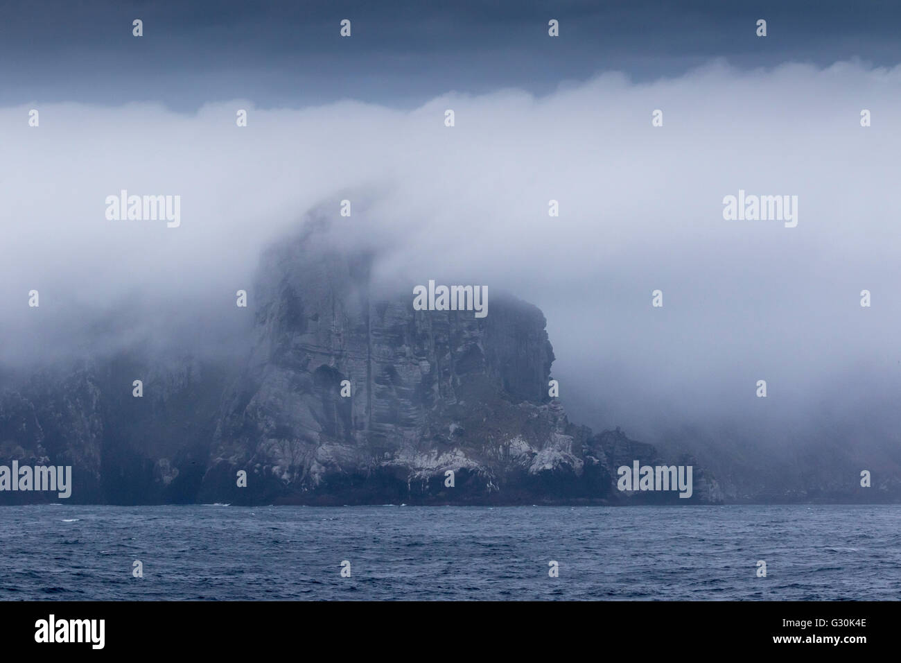 Rocce frastagliate agli antipodi isole, Nuova Zelanda sub-antartiche Foto Stock