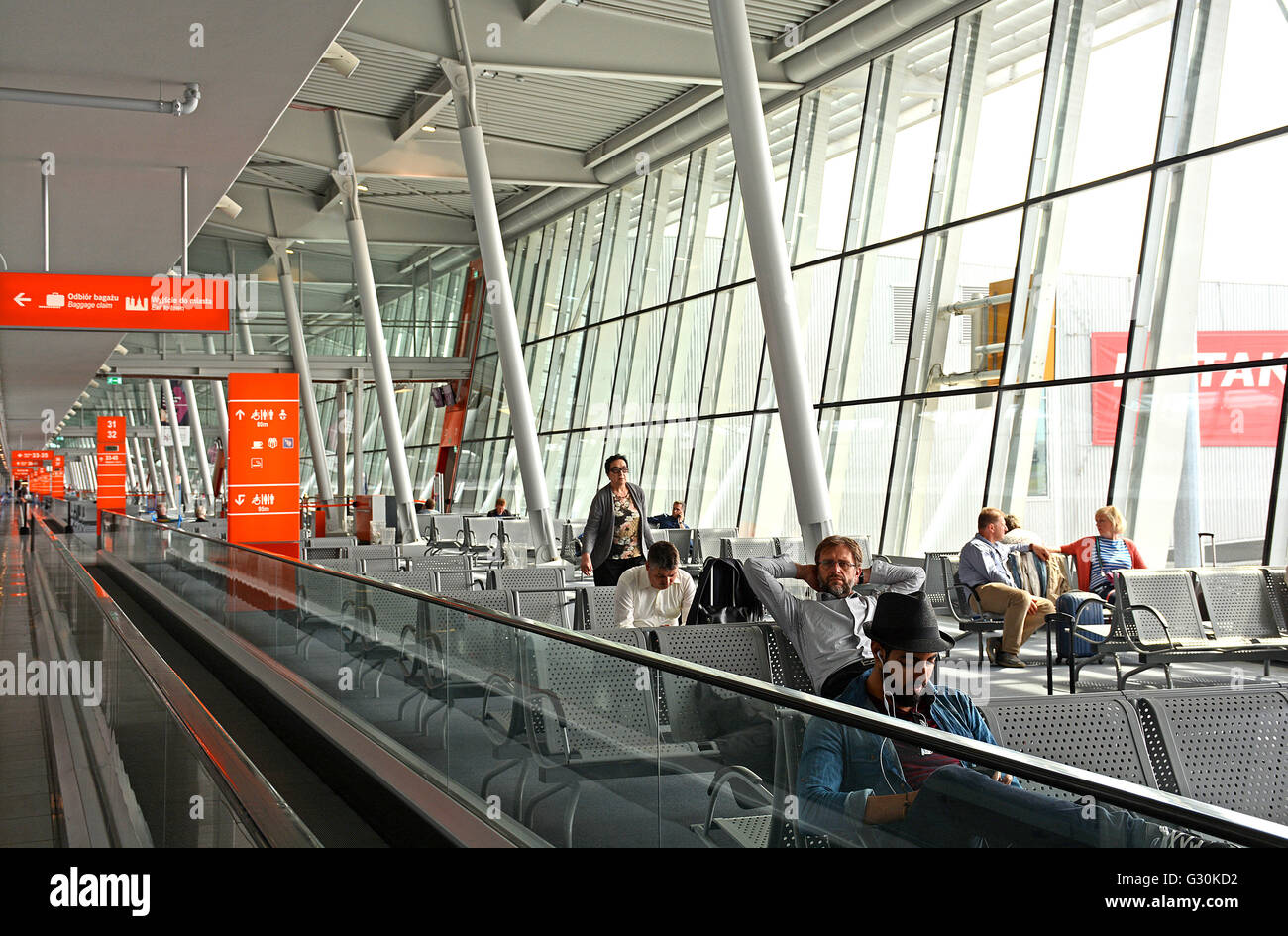 Interno del terminal dell'aeroporto internazionale di Varsavia Frederic Chopin Polonia Foto Stock