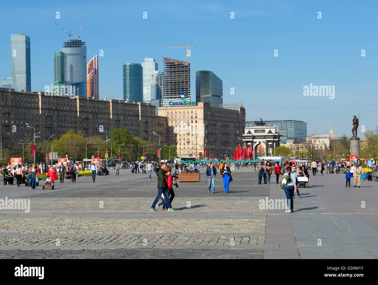 Panorama della città. Il Parco della Vittoria, Poklonnaya Gora, vista di Kutuzovsky Prospect e Arco Trionfale, Mosca Foto Stock