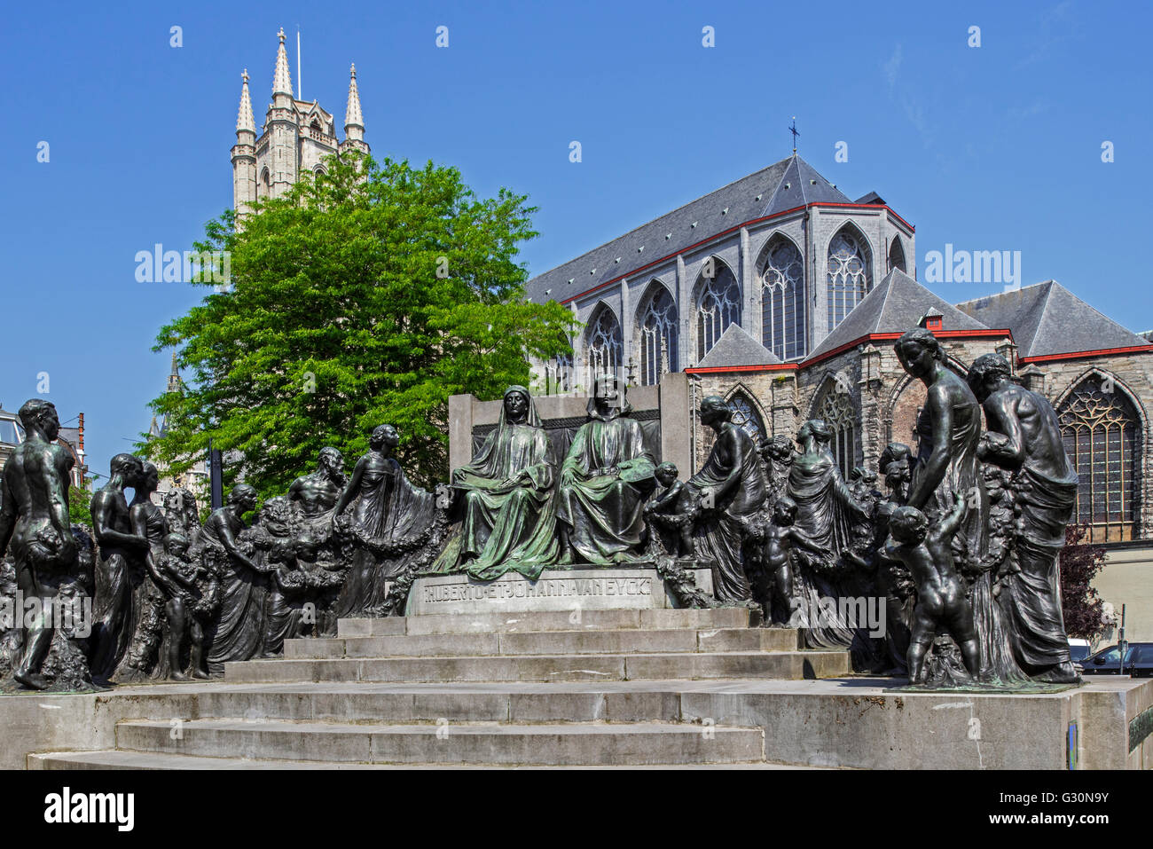 Un monumento per i fratelli Van Eyck, Jan e Hubert, pittori della pala di Gand / adorazione del mistico Agnello in Gent, Belgio Foto Stock