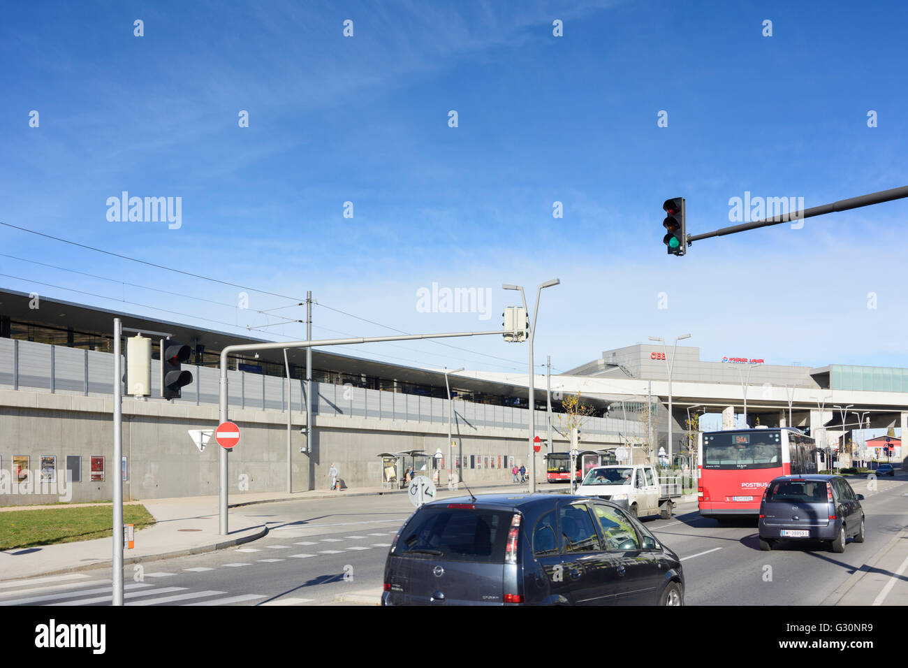 Stazione Wien - Stadlau ÖBB e per la linea 2 della metropolitana della Wiener Linien, Austria, Wien, 22., Wien, Vienna Foto Stock