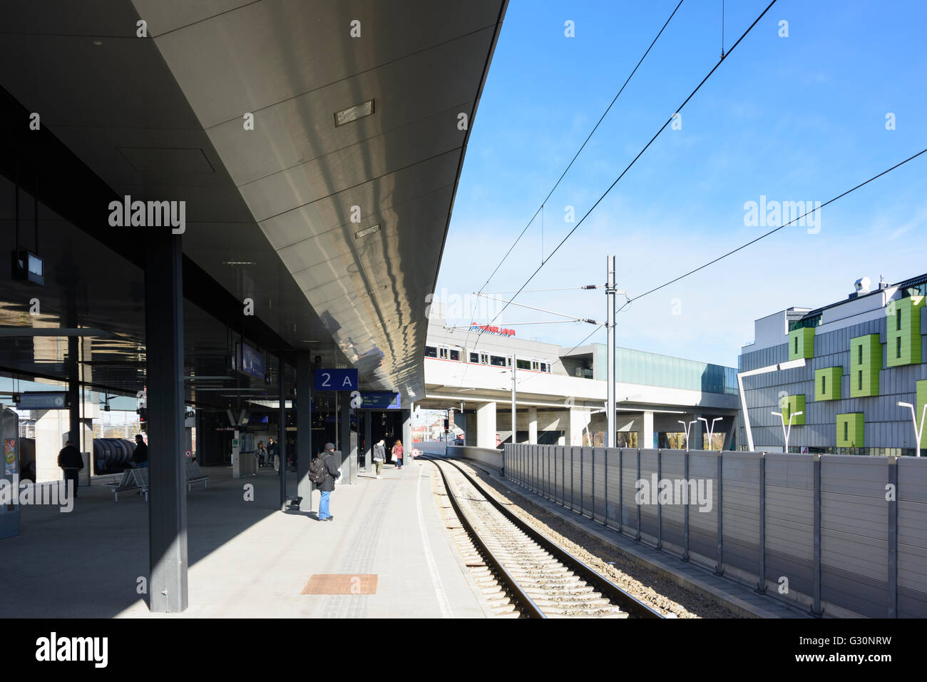 Stazione Wien - Stadlau ÖBB e per la linea 2 della metropolitana della Wiener Linien, Austria, Wien, 22., Wien, Vienna Foto Stock