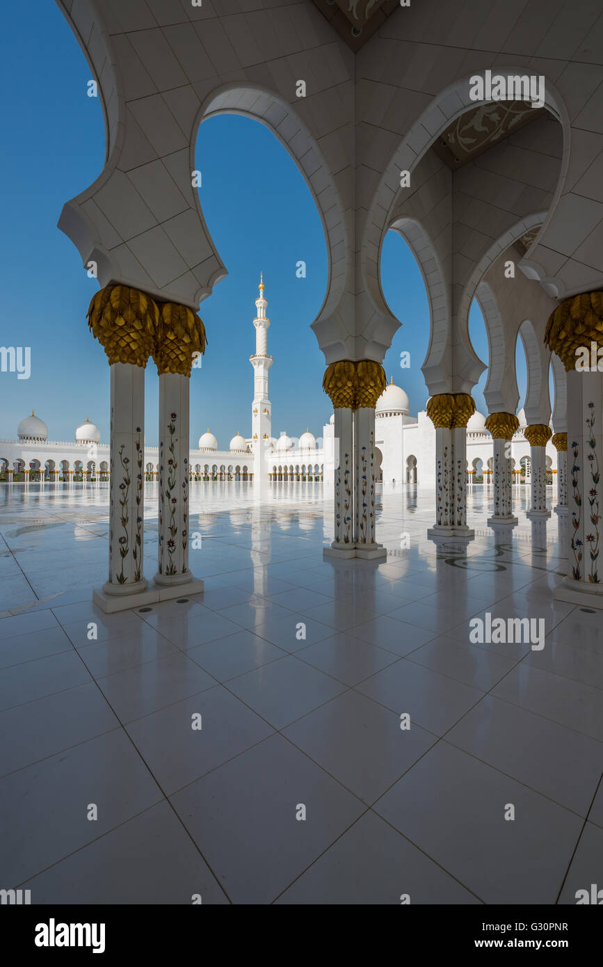La trascendenza, Sheikh Zayed Grande Moschea di Abu Dhabi Foto Stock