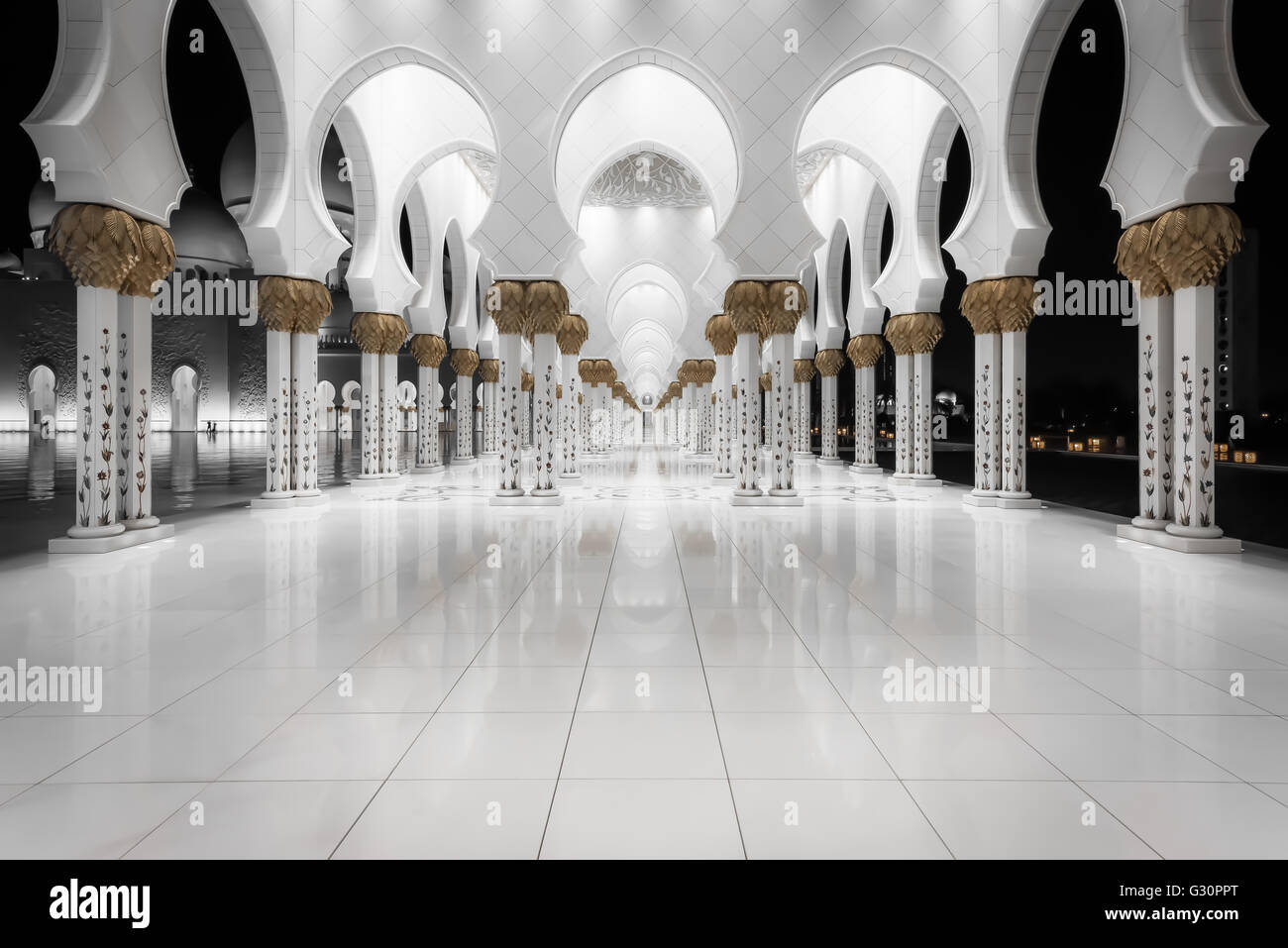 La trascendenza, Sheikh Zayed Grande Moschea di Abu Dhabinigh Foto Stock